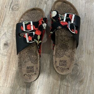 MUK LUKS Floral Slip On Slide Sandals Two Buckles Black Red Women's Size9